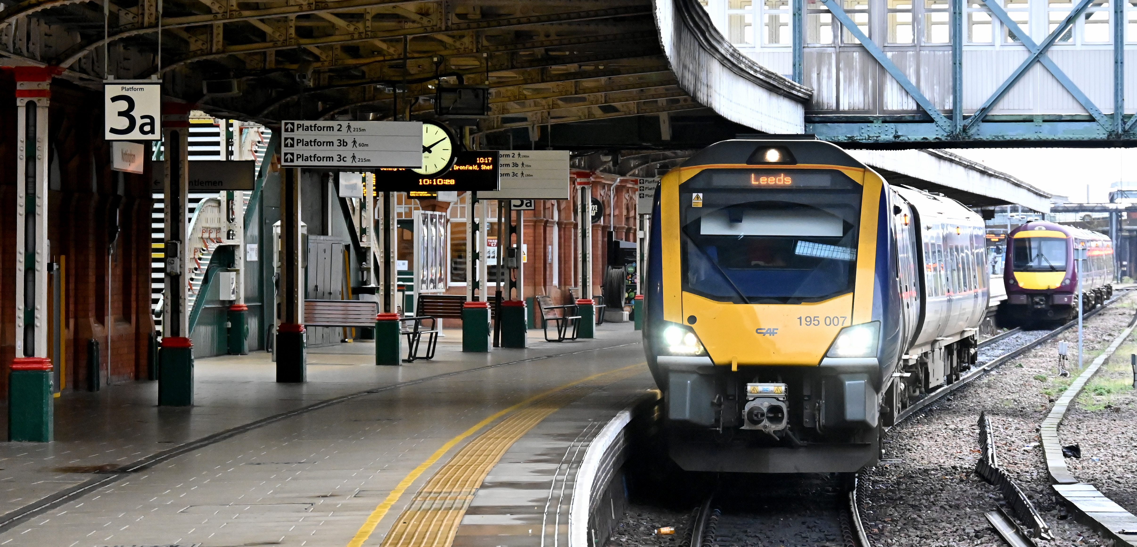 Train pulled in at Nottingham station
